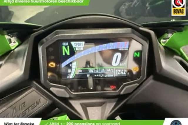 Kawasaki ZX 4 RR (2024) thumbnail 2