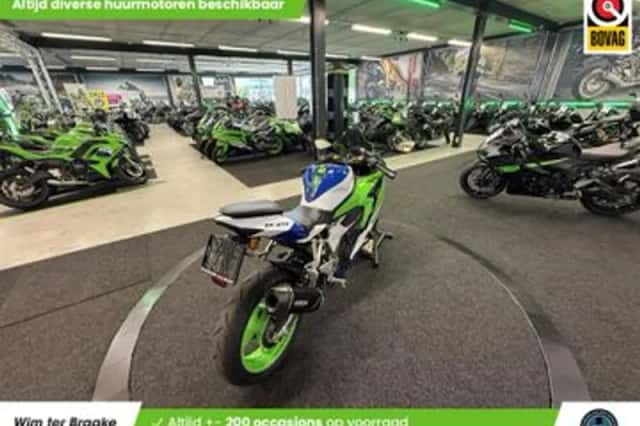 Kawasaki ZX 4 RR (2024) thumbnail 3
