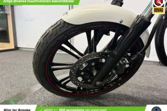 Kawasaki VN 900 Custom (2016) thumbnail 5