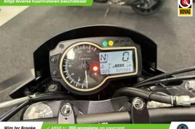 Suzuki GSR750 (2015) thumbnail 2