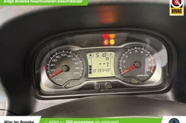 Suzuki Burgman 650 Executive (2013) thumbnail 2