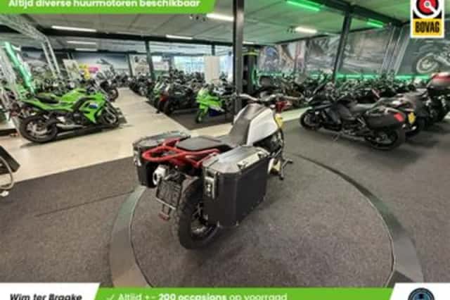 Moto Guzzi V85 TT (2021) thumbnail 3