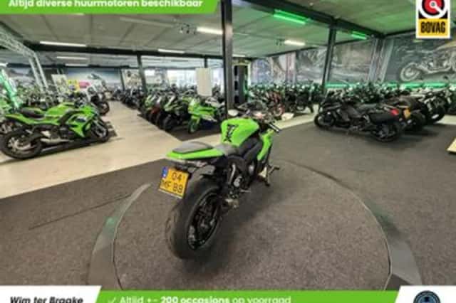 Kawasaki ZX 10 (2014) thumbnail 3