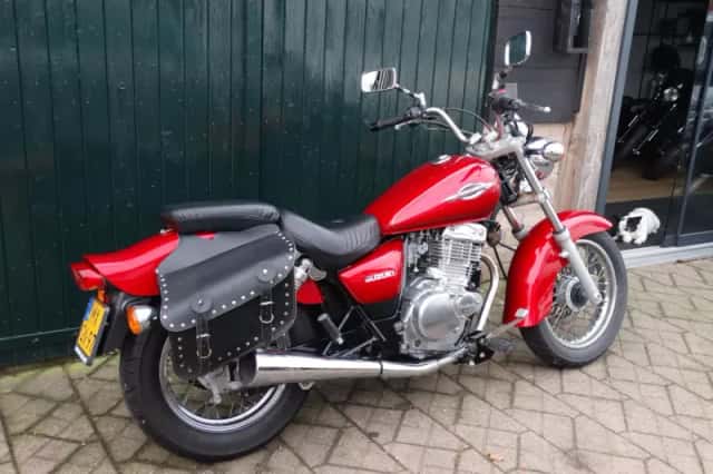 Suzuki Chopper GZ 250 Marauder (2004) thumbnail 3