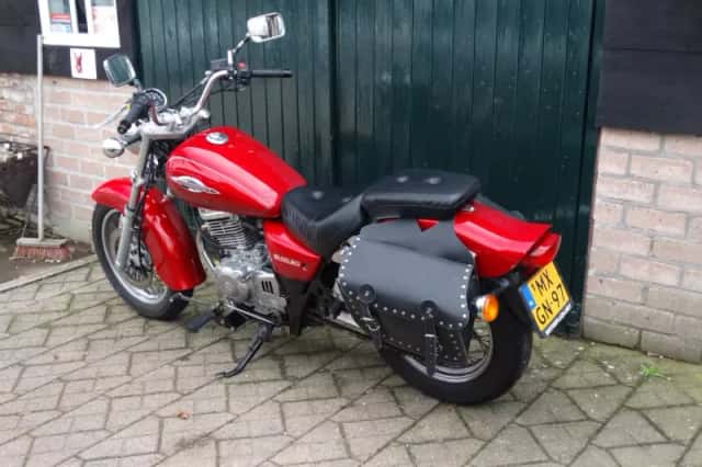 Suzuki Chopper GZ 250 Marauder (2004) thumbnail 6