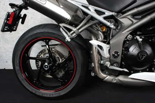 Triumph Speed Triple RS (2020) thumbnail 4