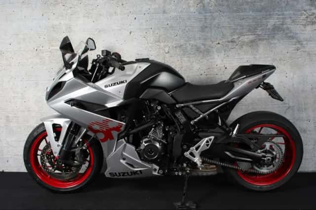 Suzuki GSX-8R (2025) thumbnail 2