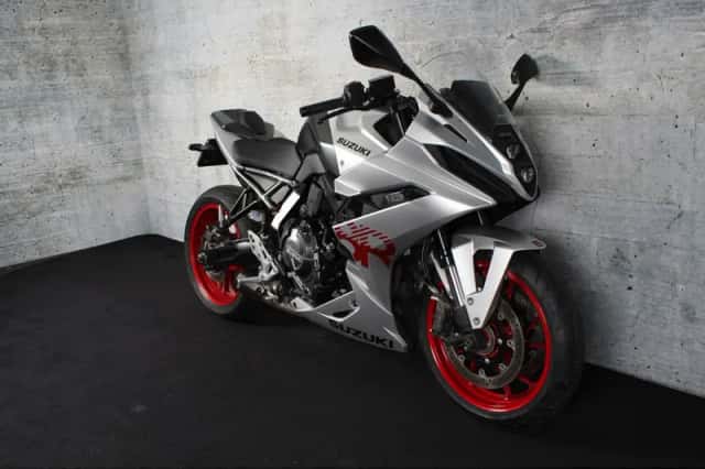Suzuki GSX-8R (2025) thumbnail 3