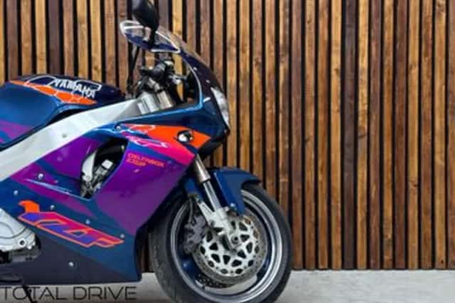 Yamaha YZF 750R (1995) thumbnail 3