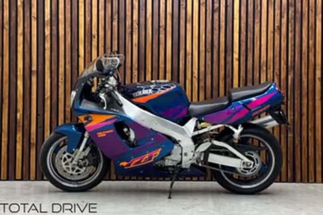 Yamaha YZF 750R (1995) thumbnail 5