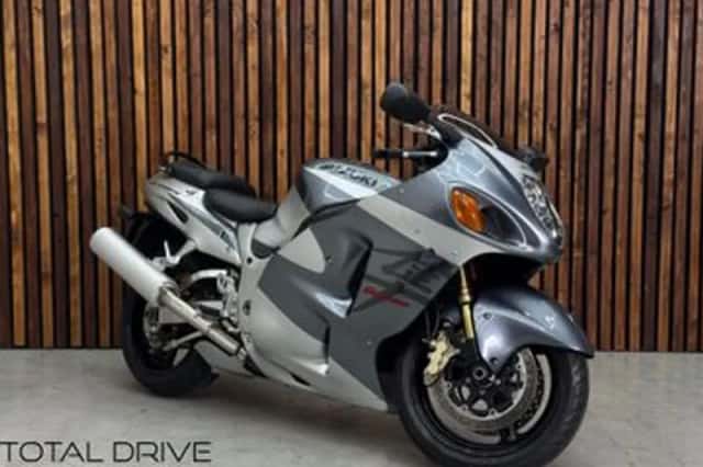 Suzuki Hayabusa 1300 (2003) thumbnail 1