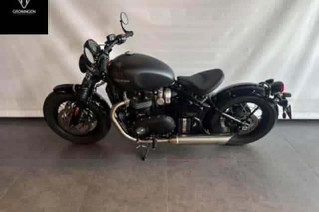 Triumph Bonneville Bobber (2022) thumbnail 2