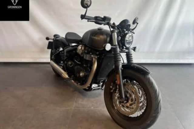 Triumph Bonneville Bobber (2022) thumbnail 3