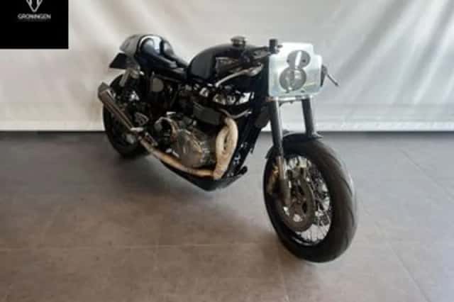 Triumph Thruxton 900 (2005) thumbnail 2