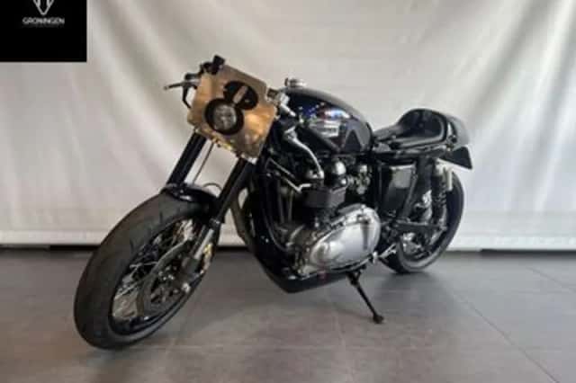 Triumph Thruxton 900 (2005) thumbnail 3