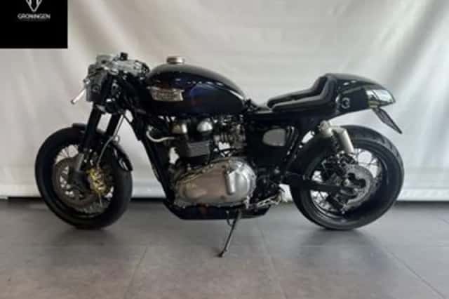 Triumph Thruxton 900 (2005) thumbnail 4