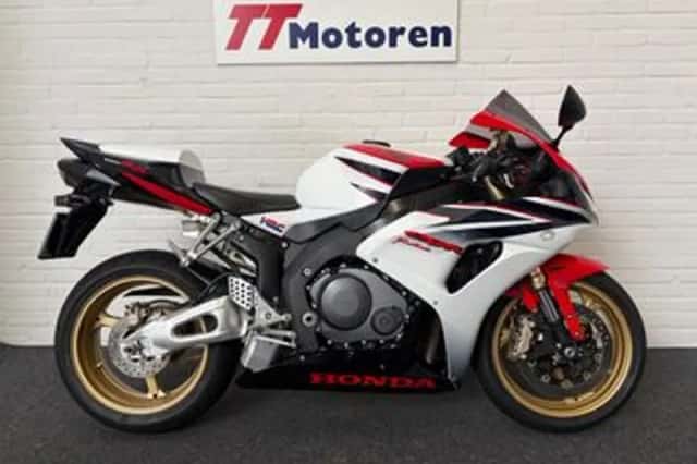 Honda CBR1000RR (2006) thumbnail 1