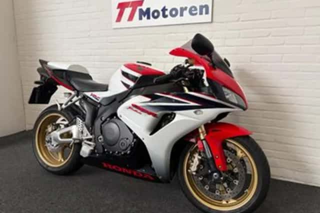 Honda CBR1000RR (2006) thumbnail 2