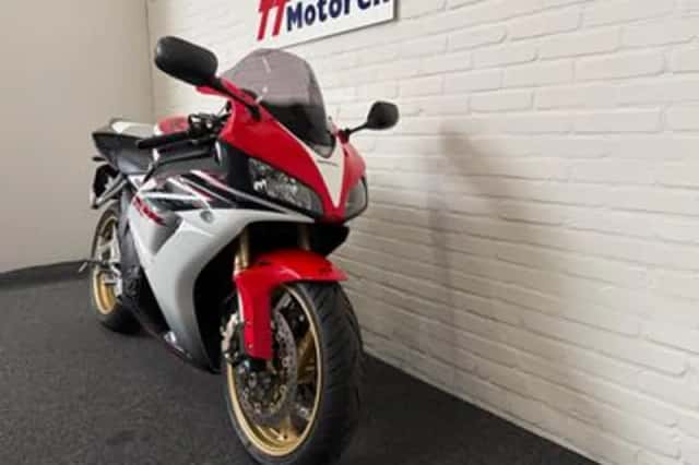 Honda CBR1000RR (2006) thumbnail 3