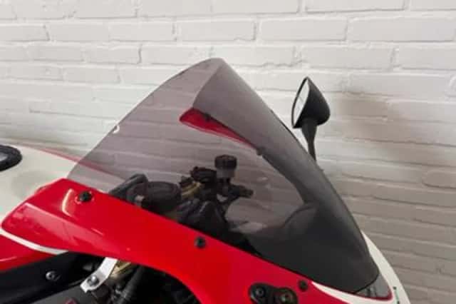 Honda CBR1000RR (2006) thumbnail 4