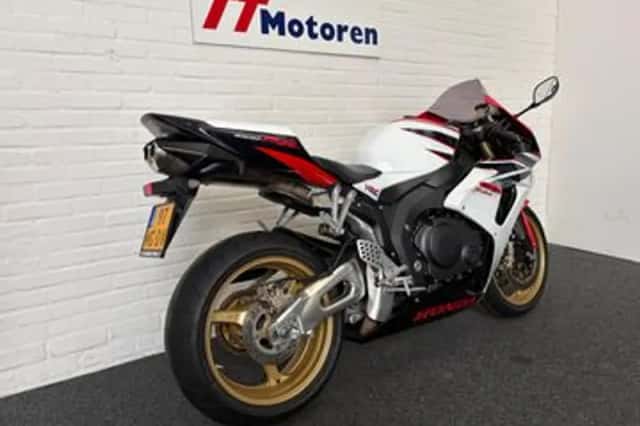 Honda CBR1000RR (2006) thumbnail 6