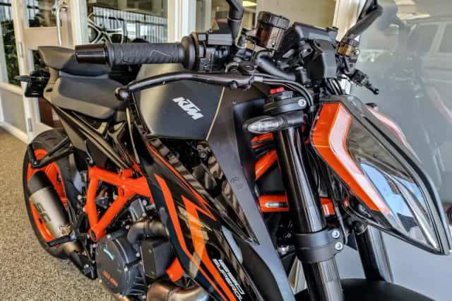 KTM Super Duke 1290 (2023) thumbnail 6