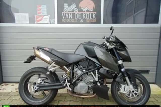KTM 990 Super Duke (2011) thumbnail 1