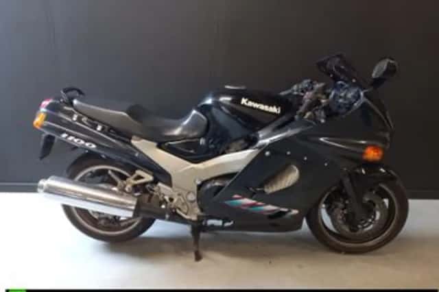 Kawasaki ZZR 1100 (1993) thumbnail 1
