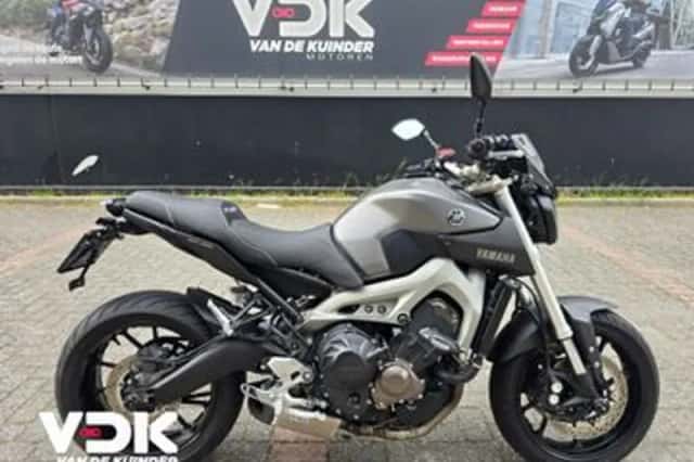 Yamaha MT-09 (2015) thumbnail 1