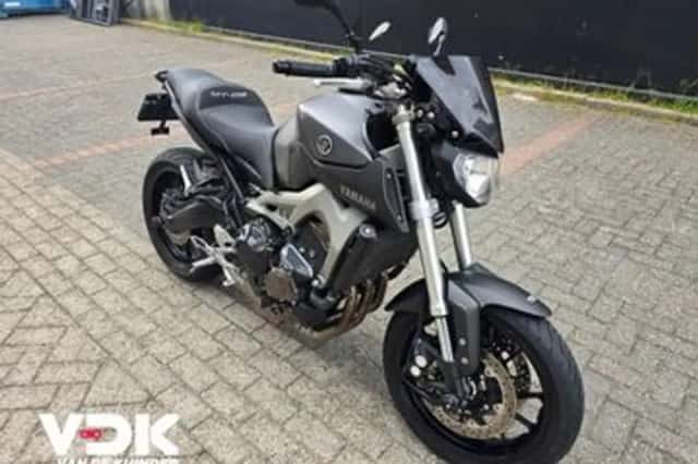 Yamaha MT-09 (2015) thumbnail 2
