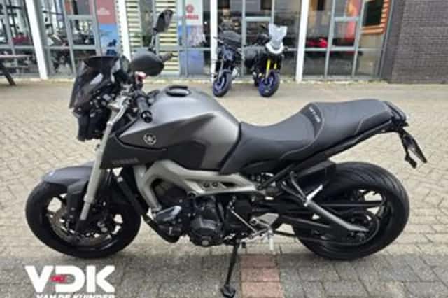 Yamaha MT-09 (2015) thumbnail 3