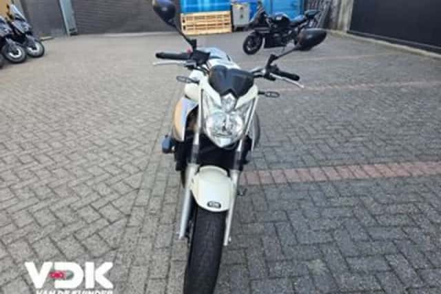 Yamaha XJ6 (2009) thumbnail 6