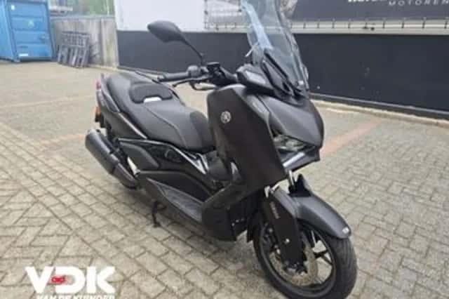 Yamaha XMAX 300 Tech MAX (2024) thumbnail 2