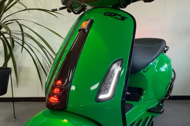 Vespa Sprint (2017) thumbnail 5
