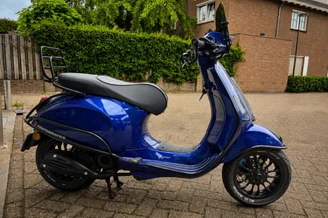 Vespa Sprint (2017) thumbnail 4