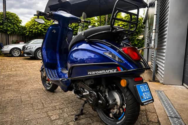 Vespa Sprint (2017) thumbnail 6