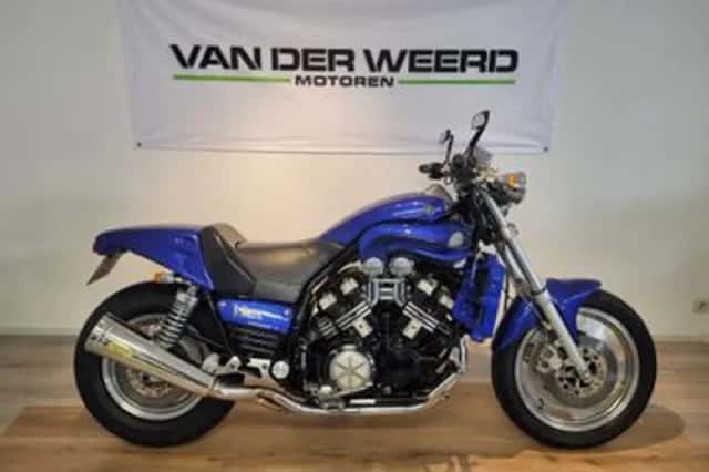 Yamaha VMX 1200 V-MAX (1988) thumbnail 1