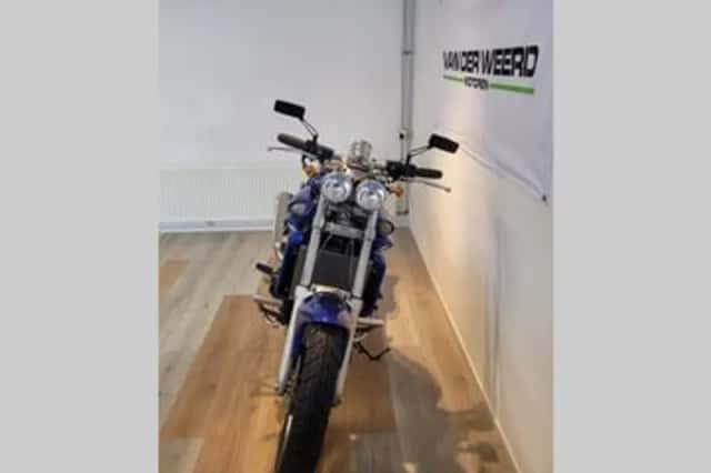 Yamaha VMX 1200 V-MAX (1988) thumbnail 3