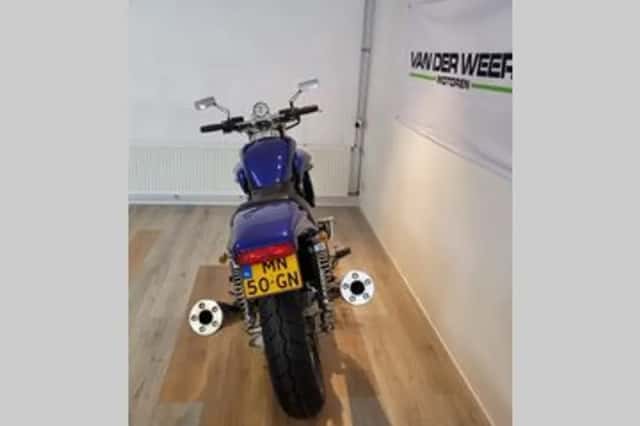 Yamaha VMX 1200 V-MAX (1988) thumbnail 4
