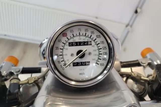 Yamaha VMX 1200 V-MAX (1988) thumbnail 5