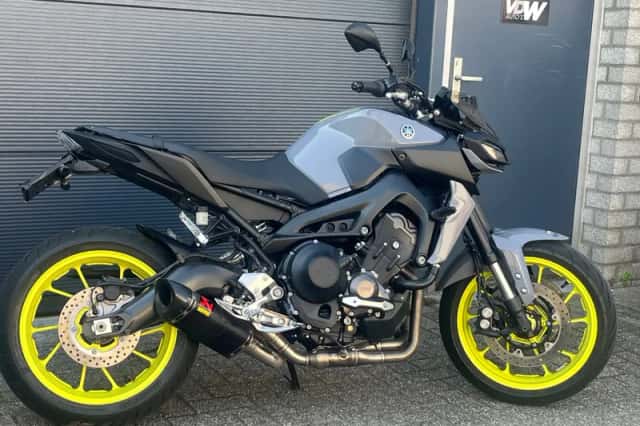 Yamaha MT-09 (2017) thumbnail 2