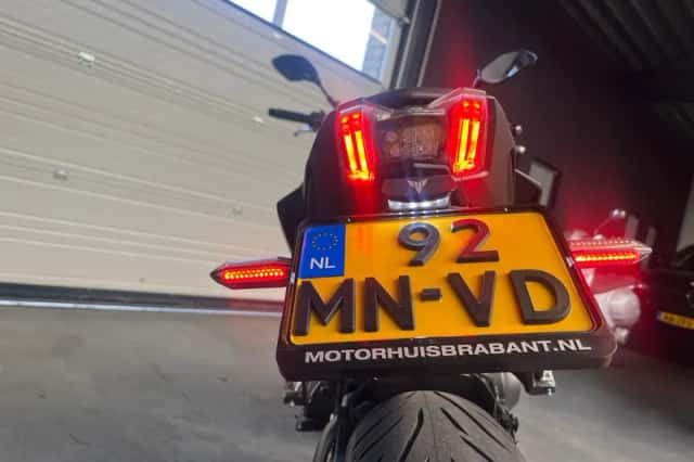 Yamaha MT-09 (2017) thumbnail 5