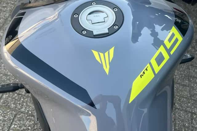 Yamaha MT-09 (2017) thumbnail 6