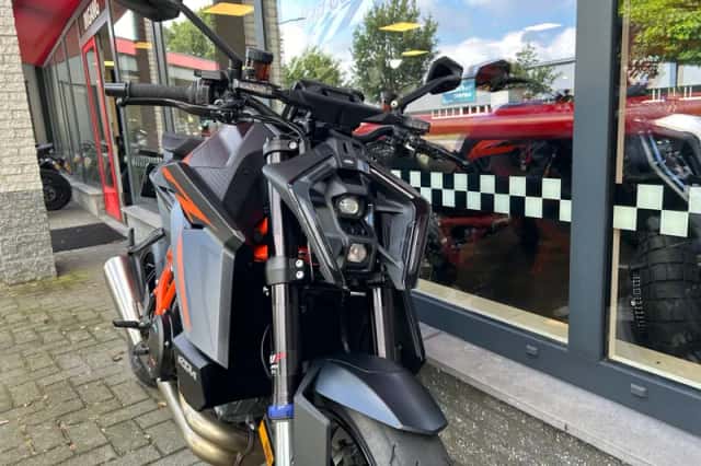 KTM 1390 Super Duke R EVO (2026) thumbnail 4