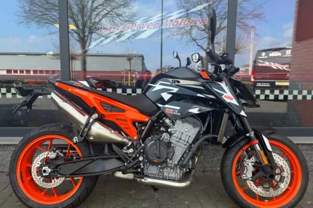KTM 890 Duke GP (2023) thumbnail 2