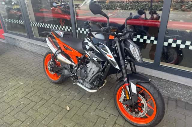 KTM 890 Duke GP (2023) thumbnail 3