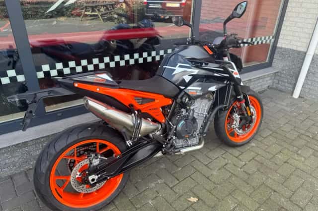 KTM 890 Duke GP (2023) thumbnail 4