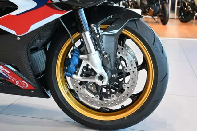 BMW M 1000 RR (2022) thumbnail 4