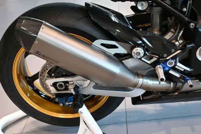 BMW M 1000 RR (2022) thumbnail 6