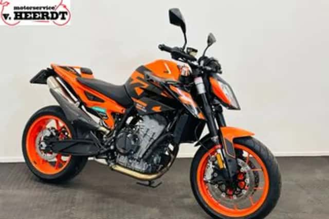 KTM 890 Duke (2024) thumbnail 1